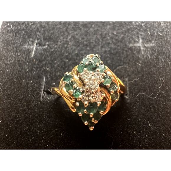 Vintage Emerald and Diamond Cocktail 14 Kt Gold Ring Women's Size 7 - Picture 2 of 12